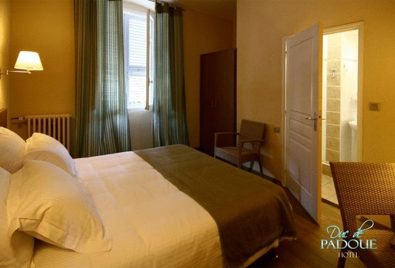 Hotel Duc De Padoue Корт Экстерьер фото